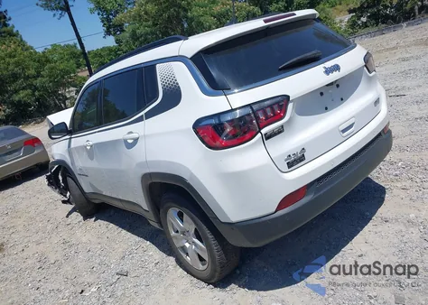 2022 Jeep Compass Latitude 4X4 z USA, uszkodzony, nr VIN 3C4NJDBB5NT143853